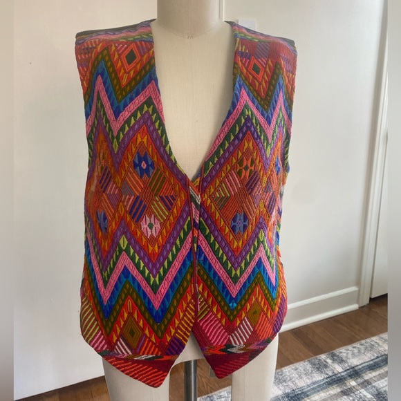 Pattern Vest - Picture 2 of 4